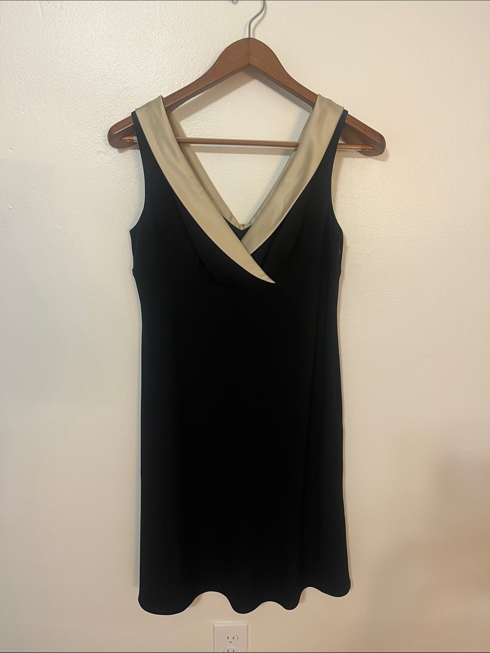Ann Taylor 8P Black Midi Dress with Cream V-Neck Trim